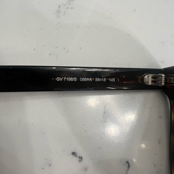 Givenchy women sunglasses, tortoise color - Picture 3 of 4